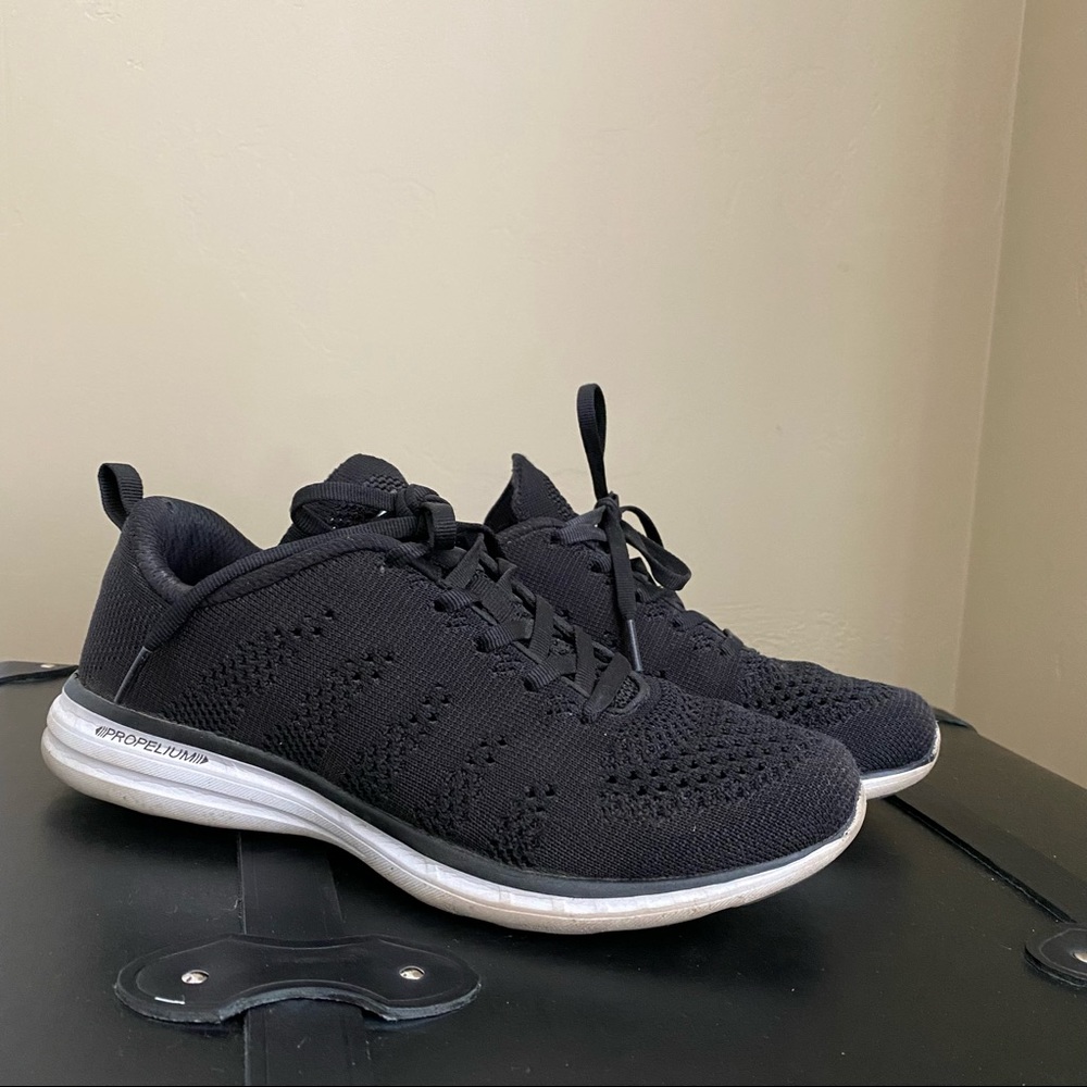 Athletic Propulsion Labs TechLoom Pro running shoe in black, size 7.5